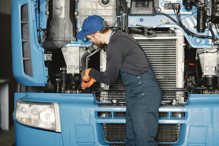 Техническое обслуживание грузовиков: основные моменты и замена запчастей